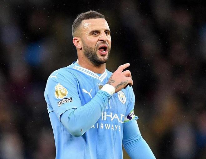 争议裁判再现！德尔塞罗担任巴萨-奥萨苏纳VAR裁判，巴萨球迷坐不住了（德尔塞罗将执掌巴萨vs奥萨苏纳VAR，争议再起引发巴萨球迷不满）