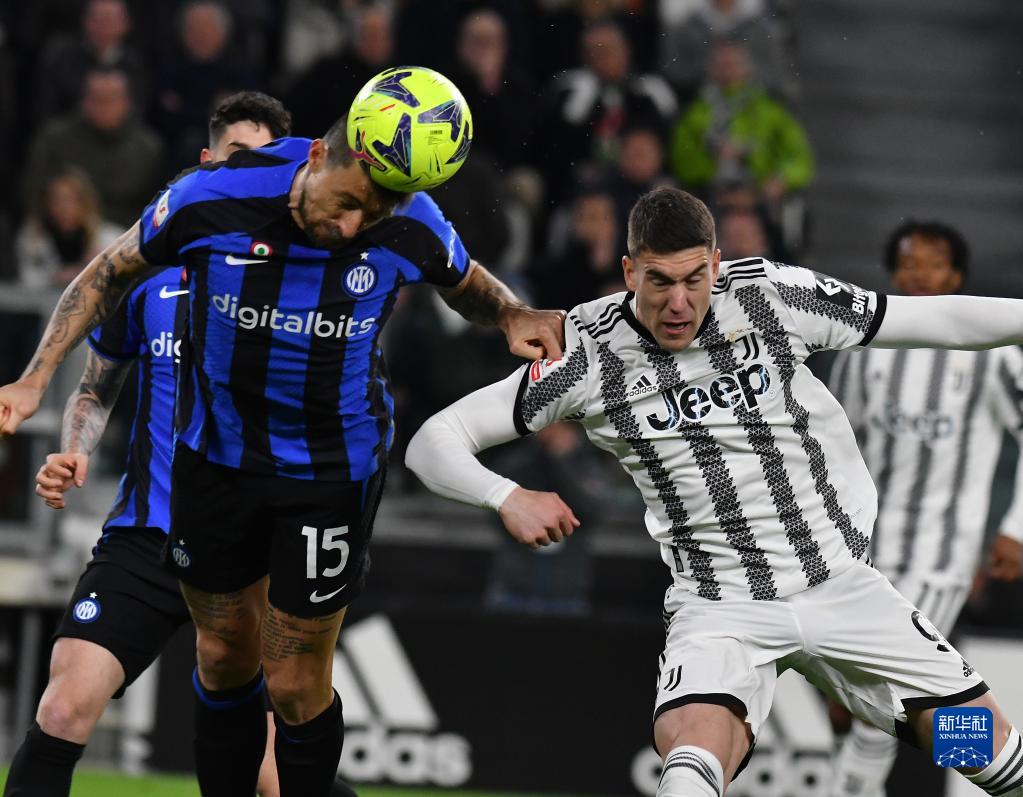 西甲最新积分战报 皇马5轮4场丢分无力追巴萨（西甲积分榜更新：皇马近5轮4次丢分，追赶巴萨乏力）