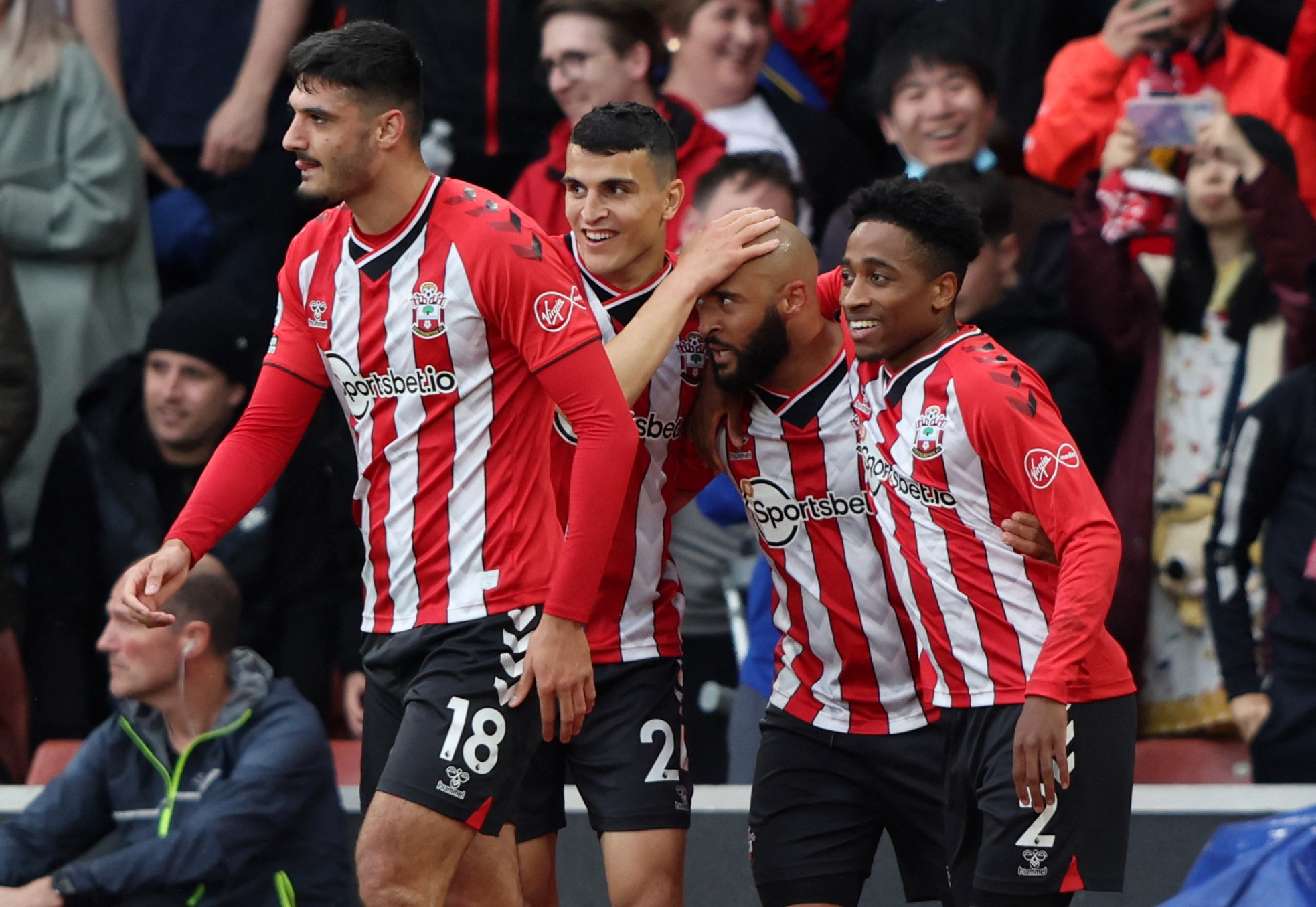 荷兰女国脚罗尔德公开谈论与女友恋情，两人曾因亲密照片受批评（荷兰女足国脚罗尔德谈与女友恋情，曾因亲密照遭批评）