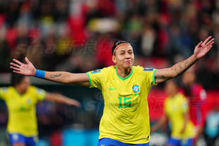 原曼联青年队球员目前正在卖蛋糕，他是小麦、拉什福德前队友（昔日曼联青训球员改行卖蛋糕，曾与小麦、拉什福德同队）