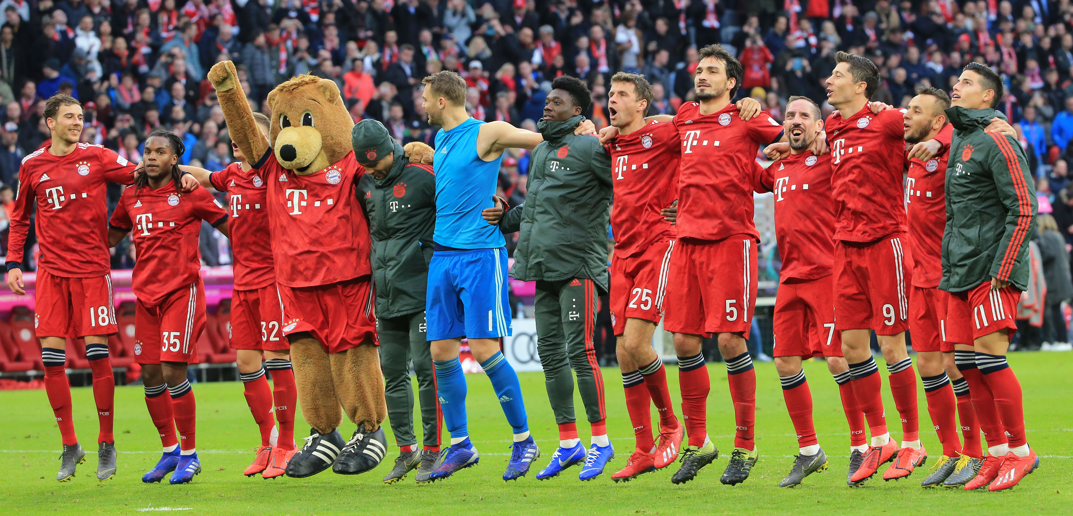 拜仁莱万多夫斯基连续两场进球（莱万多夫斯基为拜仁连续两场破门）