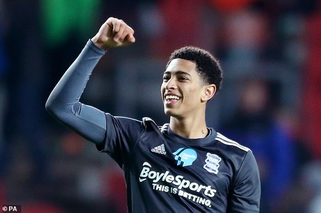 西主帅：亚马尔和卡瓦哈尔迫不及待想拥抱，放弃球员让我痛苦（西班牙主帅：亚马尔与卡瓦哈尔恨不得马上相拥，淘汰球员令我煎熬）