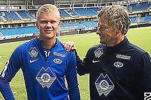 北京国安足协杯夺冠，法比奥荣膺金靴，球员拼尽全力，彰显拼搏精神。（北京国安问鼎足协杯，法比奥夺金靴，众将拼尽全力诠释拼搏精神）