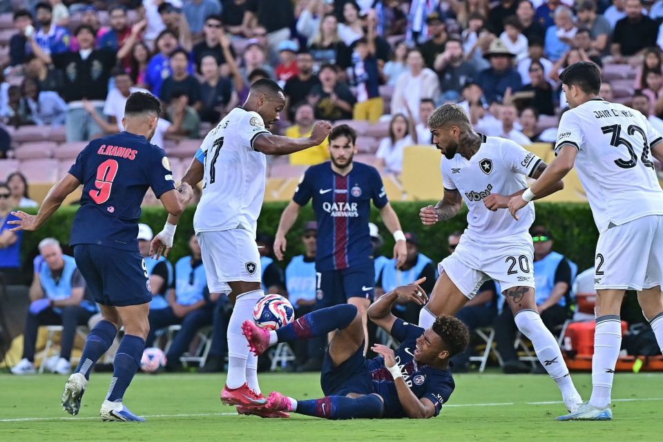 欧冠积分榜：拜仁、阿森纳、国米全胜领跑，下轮前二直接对话（欧冠形势：拜仁、阿森纳、国米以全胜占先，下轮榜前二正面交锋）