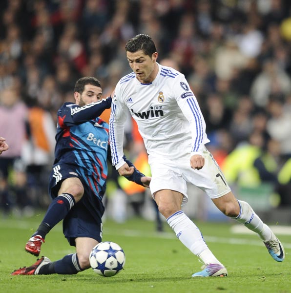 意媒：马佐基离队后，那不勒斯将全力签下热那亚的诺顿-库菲（意媒：马佐基离队后，那不勒斯将加速引进热那亚后卫诺顿-库菲）