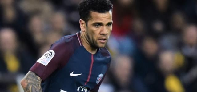 尼斯vs罗马欧联比赛期间法国警方拘捕102名球迷，并缴获很多武器（法国警方在欧联尼斯对罗马比赛期间拘捕102名球迷并缴获大量武器）