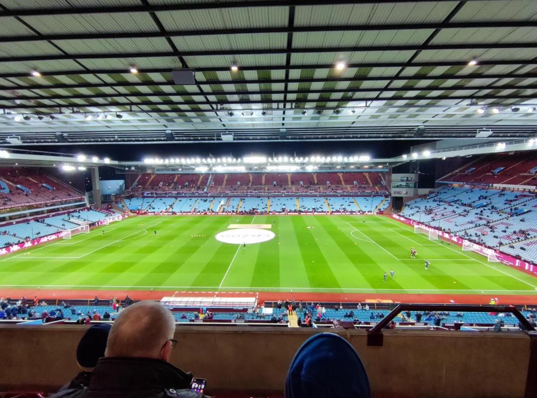 欧冠之夜法国海外球员表现：萨利巴尝试后腰，乌帕决定性（欧冠之夜法国留洋球员速览：萨利巴客串后腰，乌帕关键一击）