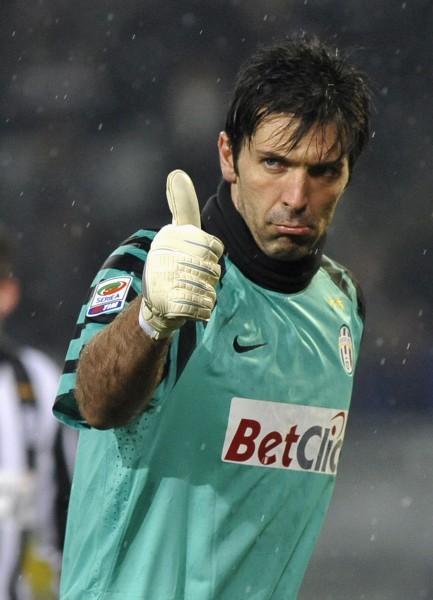 知名装备网站：阿迪达斯将于11月6日发售世界杯球衣，23队谍照泄露（阿迪达斯世界杯球衣定档11月6日发售，知名装备网称23队谍照已泄露）